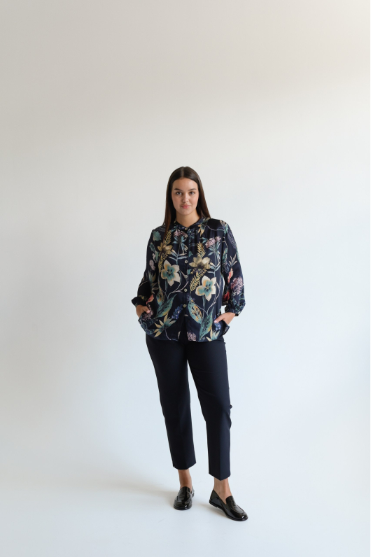 Брюки слегка зауженные к низу 